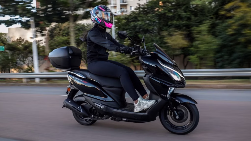 Haojue amplia linha no Brasil e traz de volta um nome que fez história: chegam a Burgman ADX 125 e a trail NK 160.