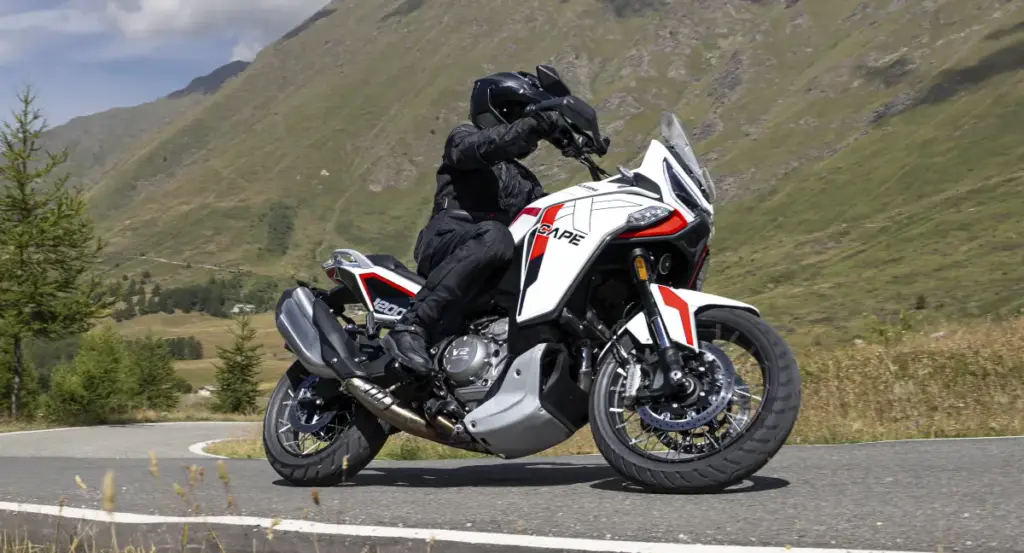 Moto Morini X-Cape 1200: o que esperar da maxitrail italiana de 125 cv que chega ao Brasil.