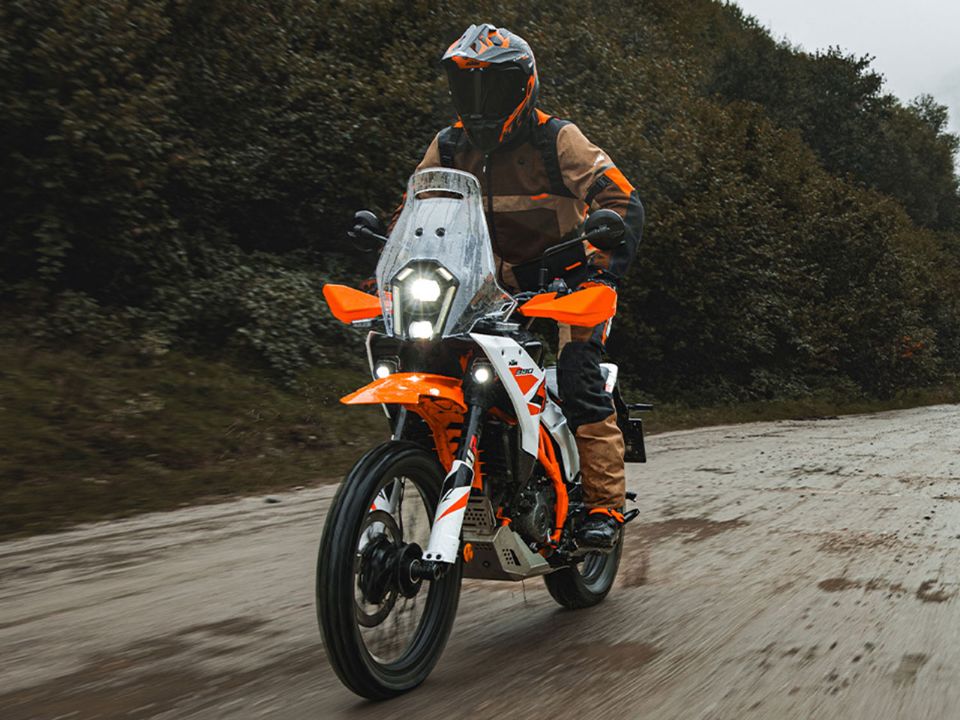 Afinal, qual é a melhor trail de média cilindrada? KTM 390, BMW F 450 GS, Himalayan 450 e CFMoto Ibex 450 frente a frente.