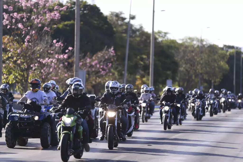Um país sobre duas rodas: o que os 38,4 milhões de motos revelam sobre o futuro da mobilidade no Brasil.